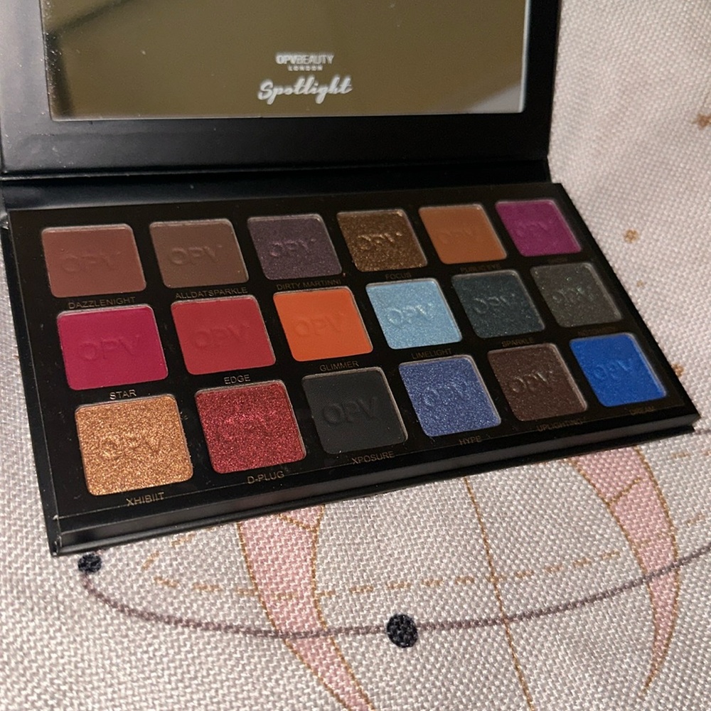 OPV BEAUTY- Spotlight Eyeshadow Palette